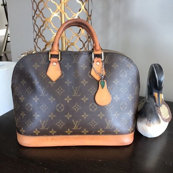 Authentic HERMÈS Pear leather bag charm 🍐 - Picture 4 of 8